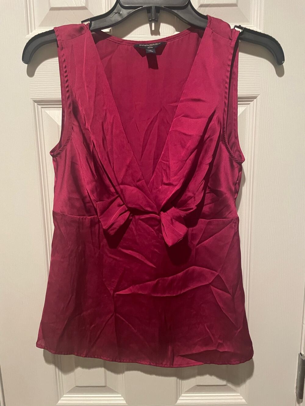 Pre-Owned Banana Republic Deep V neck Sleeveless Swing Top, Size 4, $10, B51